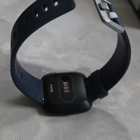 Fitbit Versa Smart Watch - Picture 5 of 7